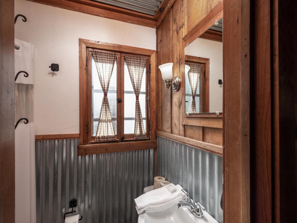 Apache Village 2, King Studio, Midtown, Sleeps 2 Ruidoso Exterior photo