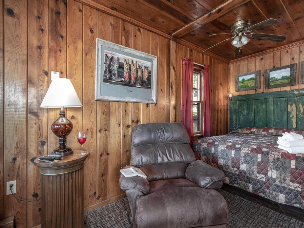 Apache Village 2, King Studio, Midtown, Sleeps 2 Ruidoso Exterior photo